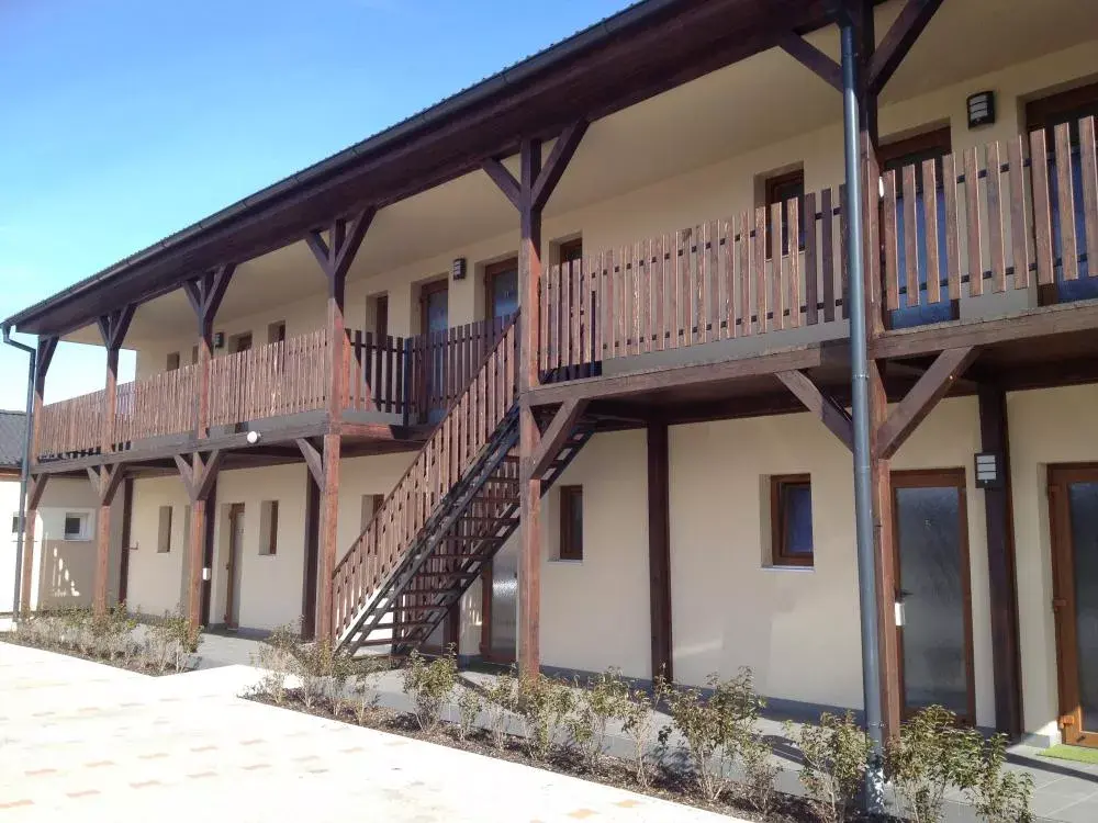 Motel R10, Mladá Boleslav Čejetičky